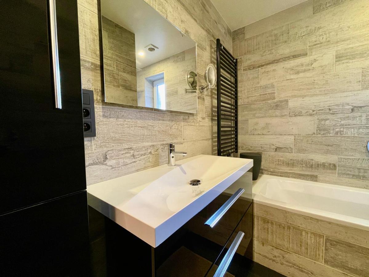 Suite 40 Jacuzzi & Sauna By Malmedreams มัลเมอดี ภายนอก รูปภาพ