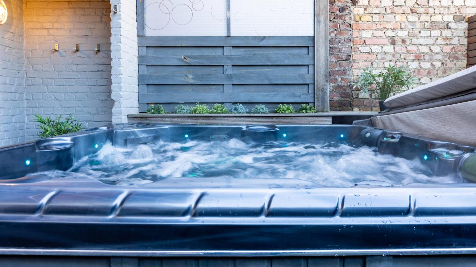 Suite 40 Jacuzzi & Sauna By Malmedreams มัลเมอดี ภายนอก รูปภาพ